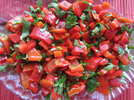 Közlenmiş Biber Salatası Tarifi ve Malzemeleri