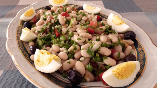 Kuru Fasulye Salatası Tarifi ve Malzemeleri