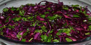 Kırmızı Lahana Salatası Tarifi ve Malzemeleri Kırmızı Lahana Salatası